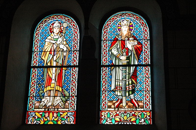 http://commons.wikimedia.org/wiki/File:Eguisheim,_Chapelle_Saint-L%C3%A9on_5.jpg