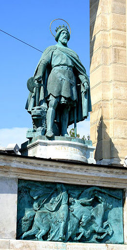 http://ca.wikipedia.org/wiki/Fitxer:Budapest_Heroes_square_Szent_L%C3%A1slo.jpg public domain