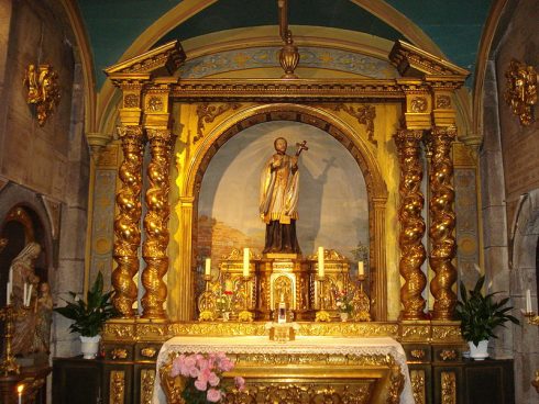 Le Puy-en-Velay, altar and statue of St. Jean-François Régis, Notre-Dame du Collège Church. Photo by Havang