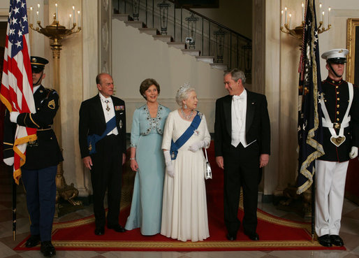 http://commons.wikimedia.org/wiki/File:First_family_and_Elizabeth_II_2007_%28inside%29.jpg
