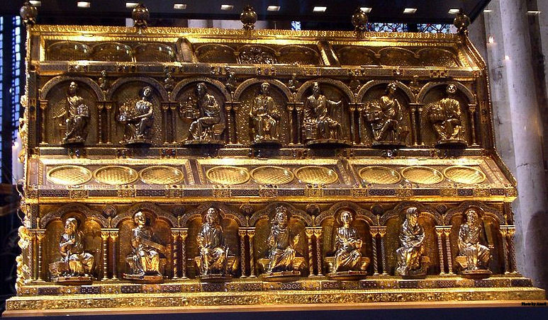 Reliquary in Cologne Cathedral of the Three Kings.