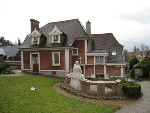The family house in Lisieux, called "les Buissonnets"