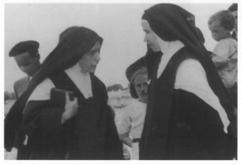 Mother Maravillas and Sister Dolores de Jesús seeing the land for the founding of Duruelo