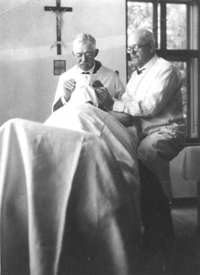Blessed László performing an operation.