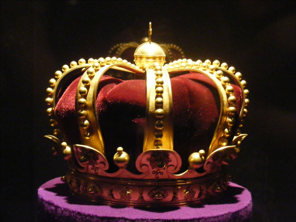 Crown used by the Kings of Romania. Photo by Martinas Angel