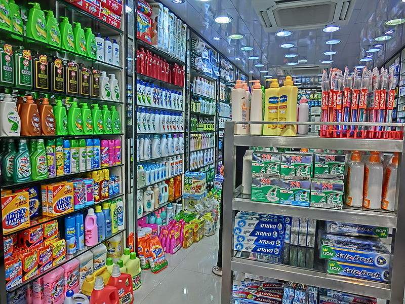 Photo of grocery store in Hong Kong by Shmingkamsle.