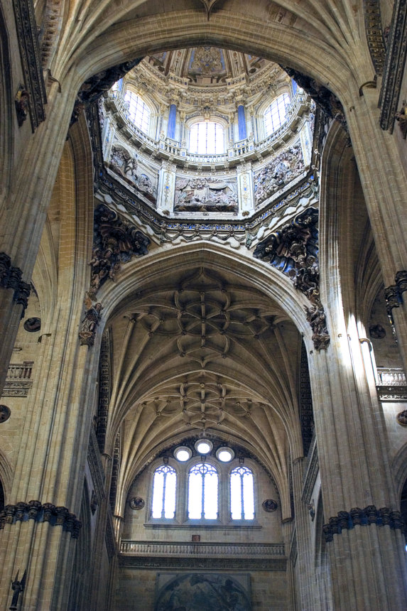Interior of the Cathedral in Salamanca, which contains the late Gothic style generally called Plateresque. 