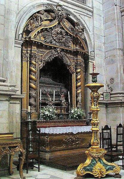 The tomb of Bl. Theresa of Portugal at the Lorvao Monastery. 