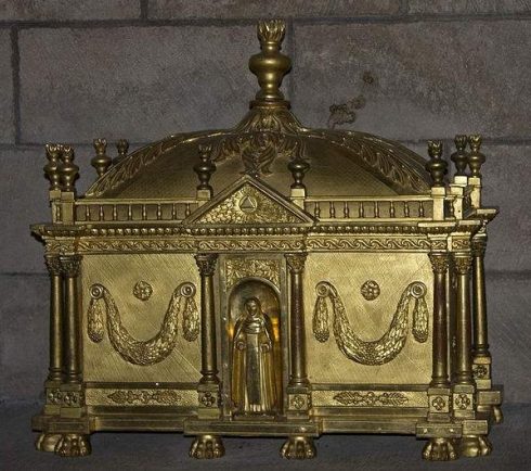 Reliquary of St. Godeberta in the Cathédrale Notre-Dame de Noyon, France. Photo taken by Daniel Villafruela.